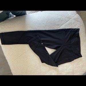 Lululemon crop leggings with pockets. High rise. Never worn.
